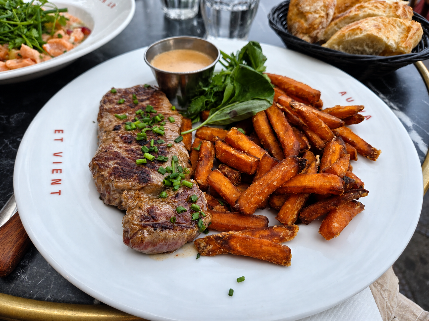 Au Va et Vient — un détail de l’assiette